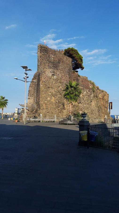 Bed & Breakfast Dietro Le Mura Aci Castello Extérieur photo