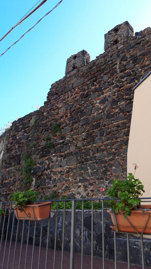 Bed & Breakfast Dietro Le Mura Aci Castello Extérieur photo